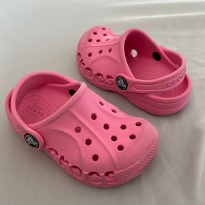 Kids’ pink baya crocs